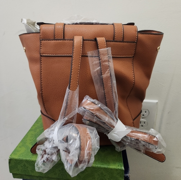 Tan backpack - Picture 4 of 4